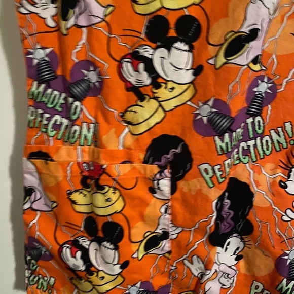 Disney Short Sleeve Scrub Top Mickey Minnie Mouse MEDIUM EUC - Picture 4 of 4